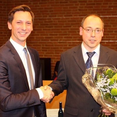 Landrat Andreas M�ller gratuliert Thomas Damm zur Wahl zum Kreisdirektor