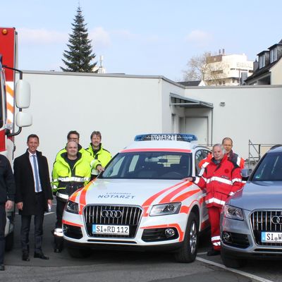 �bergabe von drei Fahrzeugen f�r den Rettungsdienst und Katastrophenschutz im Kreis Siegen-Wittgenstein im M�rz 2016