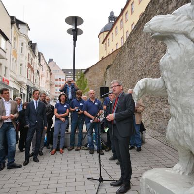 Enth�llung einer Infotafel am Berliner B�ren in der Siegener Innenstadt