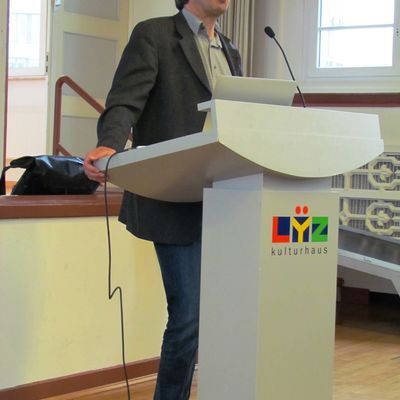 Moderator Horst L�wenberg. Der Parit�tische