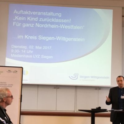 Dr. Heinz-J�rgen Stolz, Leiter der Koordinierungsstelle "Kein Kind zur�cklassen"