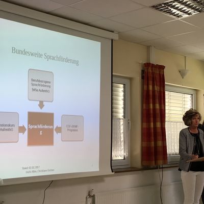 Frau Albin, BAMF-Regionalkoordinatorin