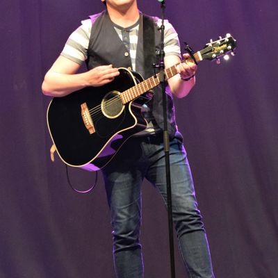 Gerrit Schwan, Frontman der Band "Shure Jungs" mit einem Song zum Kreisgeburtstag "Hier will ich sein - Siegen-Wittgenstein"