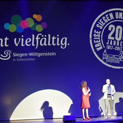 Die Moderatoren der Jubil�umsshow: Anne Willmes und Jan Reppahn