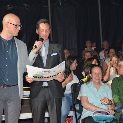 Im Rahmen der Jubil�umsshow wurden auch die Gewinner des Sch�lerwettbewerbs "Zur�ck und in die Zukunft - Siegen-Wittgenstein in 50 Jahren" gek�rt.