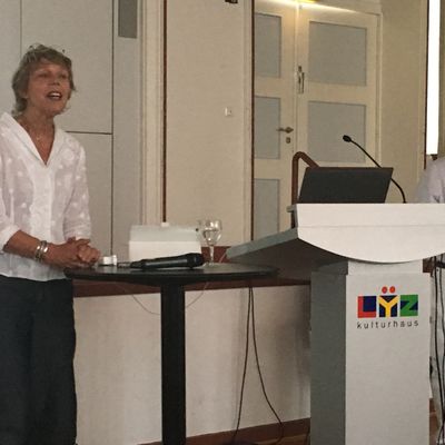 Referent Sami Dzemailkovski und Friederike Schlebusch vom Kommunalen Integrationszentrum