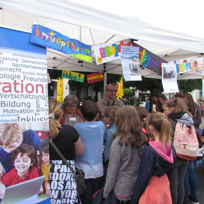 Andrang beim KI Stand bei Bad Berleburg bunt