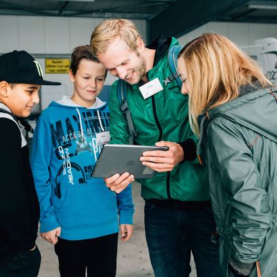 MINT- Rahel und Simon mit den Sch�lern - Foto Erika Schmidt FotoRika (2) - Kopie