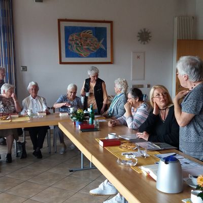 Volksbund Deutsche Kriegsgr�berf�rsorge zugast bei Frauenhilfe Wilgersdorf