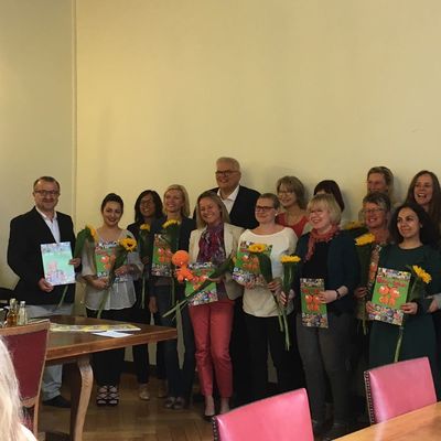 �bergabe Hocus-Lotus Zertifikat Gruppenfoto