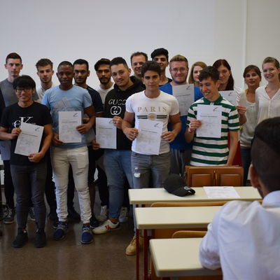 Gruppenbild �bergabe DSD Berufskolleg Technik 06.07.2018