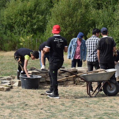 Kultibunt. Das Waldsofa. Die Arbeiten kommen gut voran