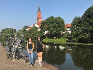 Berlin Praktikum Julia und Celine