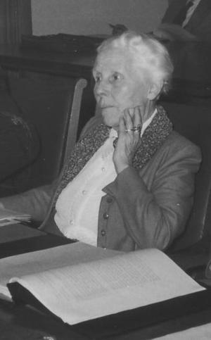 Hedwig Heinzerling (undatiert, zwischeen 1952 und 1956), Quelle: Stadtarchiv Siegen, Bestand Fotodokumentation/Historische Alben, Fo 153