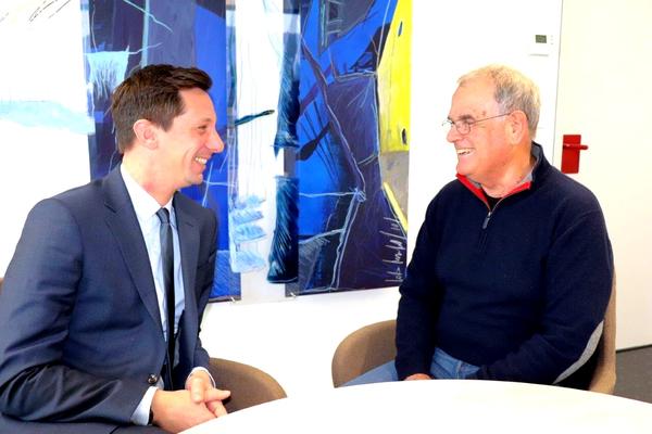 Der langj�hrige Landrat von Emek Hefer, Ran Idan (r.), war auf Abschiedsbesuch in Siegen-Wittgenstein. Landrat Andreas M�ller hat ihm f�r sein gro�es Engagement f�r die Partnerschaft mit Siegen-Wittgenstein gedankt.