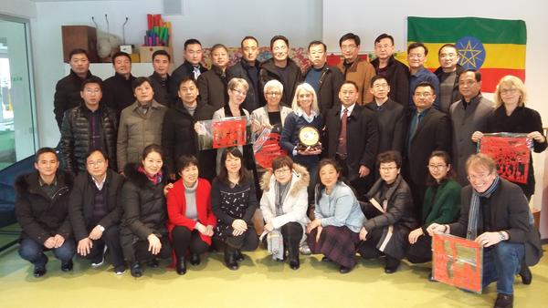Besuch aus Fernost: Chinesische Lehrerinnen und Lehrer aus der Provinz Jiangsu besuchten die Bodelschwingh-Grundschule in Buschh&uuml;tten und informierten sich &uuml;ber die inklusive Beschulung vor Ort.