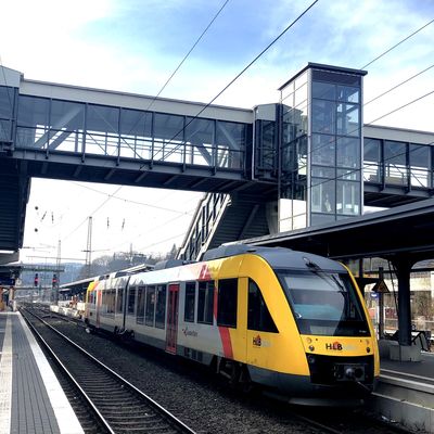 Landrat Andreas M�ller hat von der Bahn einen neuen Zeitplan erhalten: Ende Februar soll die Aufzugsanlage am Siegener Hauptbahnhof jetzt endlich in Betrieb gehen!