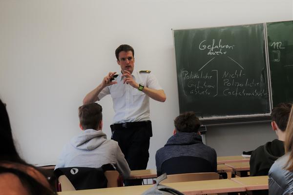 Thomas Tremmel bei der besonderen Unterrichtseinheit