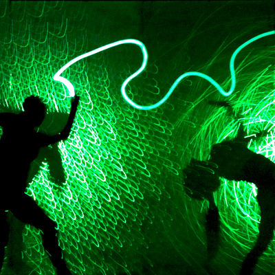 Der Startschuss f�r die kommende Ausgabe von KulturPur: �Night Garden� mit dem italienischen "eVolution dance theatre" (6.o6.). In einer faszinierenden Mischung aus Artistik, Schwarzlicht, Schattenspiel und Tanz sorgt die italienische Compagnie mit ihrem amerikanischen Choreografen Anthony Heinl gleich zur Er�ffnung f�r eine farbenpr�chtige Phantasiewelt und einen Bilderreigen voll ansteckender Freude an Bewegung und visueller Kraft.
