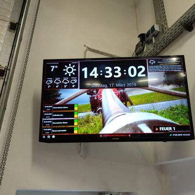 Einsatzmonitor in der Fahrzeughalle
