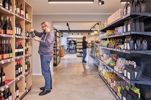 Der Hofladen vertreibt auch Bio-Produkte von H�fen aus der Region.