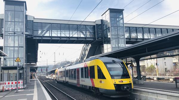 Bahnsteige und �berf�hrung am Siegener Hauptbahnhof