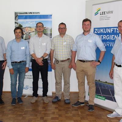 Die Organisatoren der Veranstaltung v.l.n.r: Markus Menn, Kreis Siegen-Wittgenstein, Andreas J�ngst, Gr�nwerke GmbH, Stefan Otto, stellvertretender Vorsitzender Landesverband Erneuerbare Energien S�dwestfalen, Christian Schl�sser (LEE), Arvid Gillert, Lan