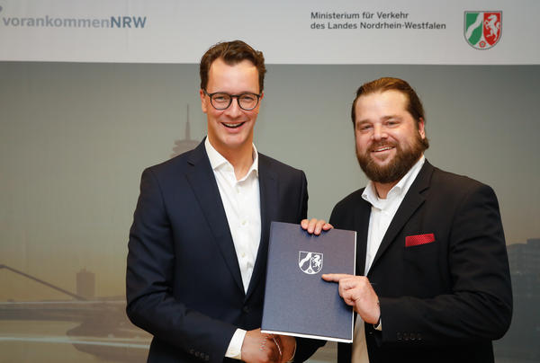 Verkehrsminister Hendrik W�st und Gesch�ftsf�hrer der KSW Christian Betchen.