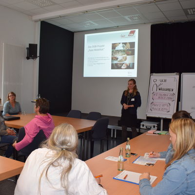 In diesem Workshop berichtete Anna Szot vom Deutschen Gewerkschaftsbund �ber Zug�nge zum Arbeitsmarkt.