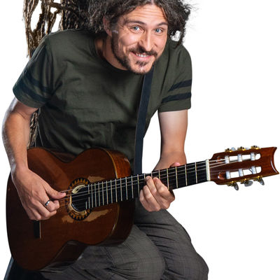 Los geht es am Karsamstag (11.4.) um 20.15 Uhr mit El Mago Masin, einem �Liedermacher mit Peter-Pan-Syndrom�, wie ihn ein Journalist einmal bezeichnete. El Mago verkn�pft kunterbunt virtuoses Gitarrenspiel mit wahnwitzigen Liedern, Anarcho-Komik und tiefgr�ndigem Nonsens.