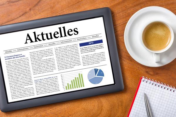 Tablet auf Schreibtisch - Aktuell