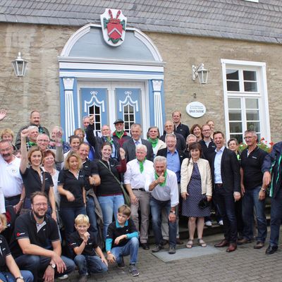 Gemeinsamer Jubel von Beienbach, Feudingen und Holzhausen mit Landrat Andreas M�ller und Minister Johannes Remmel.