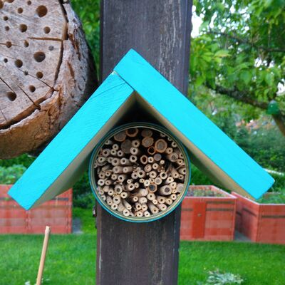 Insektennisthilfe mit Dach