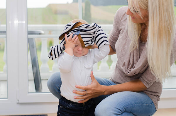 Eigenst�ndig anziehen hilft Kindern auf ihrem Weg zur Selbstst�ndigkeit.