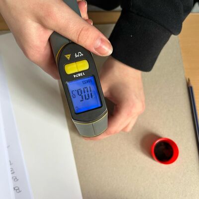 Beim Experiment mit dem W�rmekissen werden Temperaturen von bis zu 100��C erreicht. Wer entdeckt die geheime Zutat?