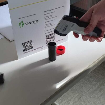 Beim Experiment mit dem W�rmekissen werden Temperaturen von bis zu 100��C erreicht. Wer entdeckt die geheime Zutat?