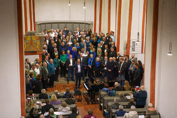 Sechs Ch�re sangen zum Kreisgeburtstag in der Nikolaikirche