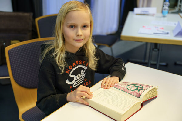 Linus Niggemeier, 11 Jahre alt, gewinnt den Kreisentscheid des bundesweiten Vorlesewettbewerbs.