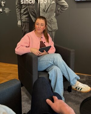 Manche Kolleginnen und Kollegen sprechen Sonja Schl�ngermann gezielt auf das Thema Pflege an, manchmal entstehen Gespr�che eher zuf�llig.