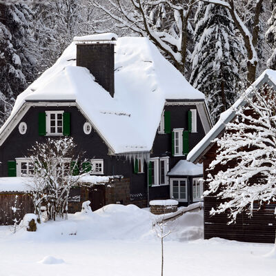 Das Forsthaus Hehenroth im Schnee.