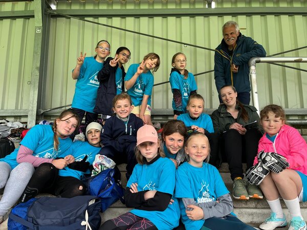 Das Siegerteam bei den M�dchen: Die Katholische Grundschule Rudersdorf.