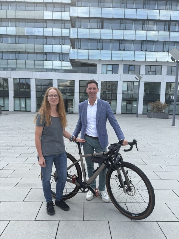 Almut W�bking und Landrat Andreas M�ller